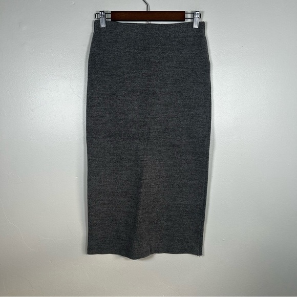 Zara Ribbed Knit Gray Women's Skirt - Picture 1 of 3